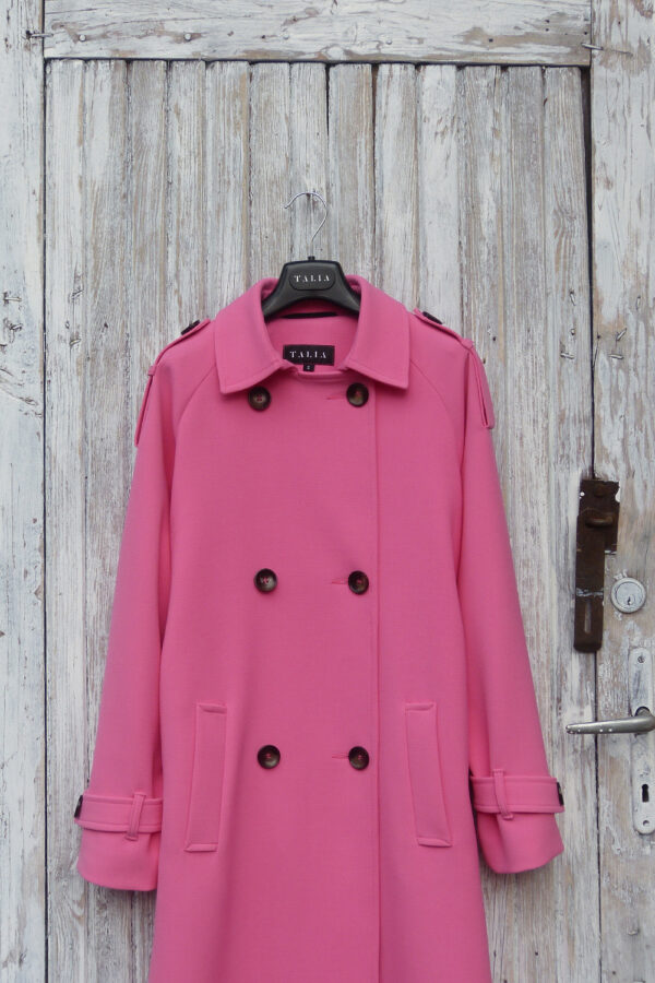 Spring trench coat with double-breasted closure.
