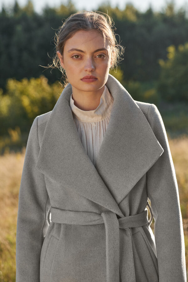 Wool blend wraparoung collar coat with belt
