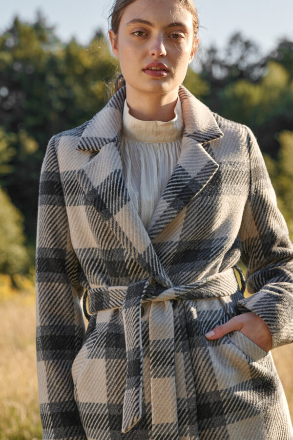 belted winter coat with collar revers