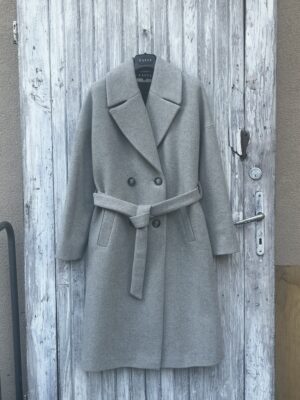 Oversizowy płaszcz zimowy - miękka forma i miękki materiał w beżowo-szarą jodełkę. Limited Edition.