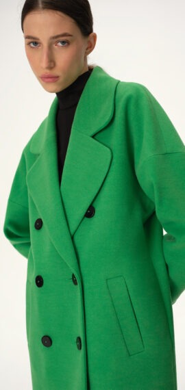 Dwurzędowy płaszcz wiosenny oversize w zielonym kolorze, bez paska.
