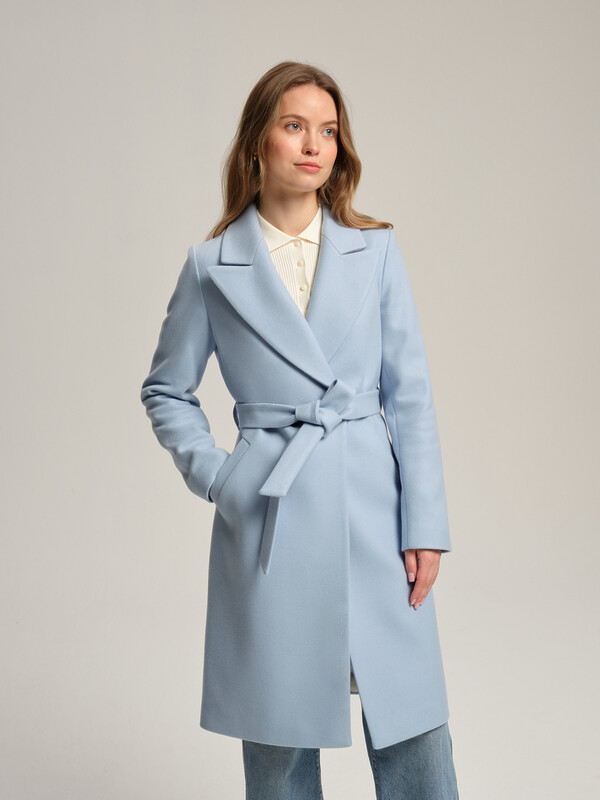 Błękitny wiosenny płaszcz damski z mieszanki wełny. Klasyczny, szlafrokowy krój. Wiazany w pasie. Cały na podszewce. Idealna alternatywa dla trencza.