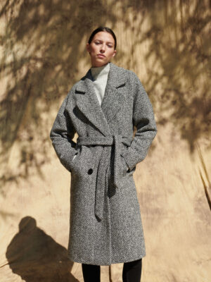 Płaszcz zimowy dwurzędowy w jodełkę. Ocieplany, oversizowy, luźny krój.