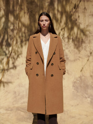 Dwurzędowy płaszcz dyplomatka, zimowy, ocieplany. Ponadczasowy kolor i krój - klasyka na lata.