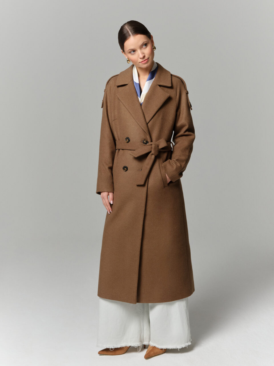 Brązowy długi płaszcz wełniany. Lekki i ciepły. Idealny na wiosnę i jesień. Jakość premium.