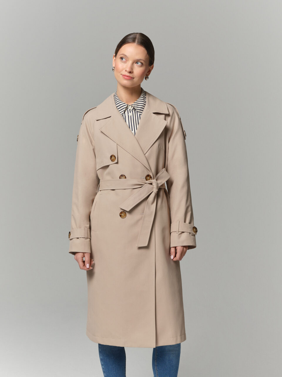 Trencz damski bawełniany długość midi w chłodnym beżu. Zapinany dwurzędowo i wiązany. Jakość premium.
