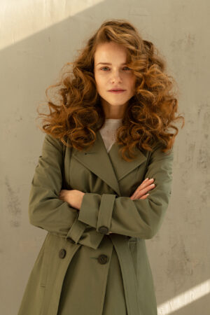 trencz-dopasowany-dwurzedowy-khaki