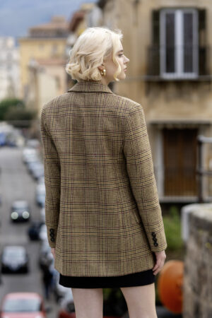 Wełniana marynarka camelowa w kratę burgund, oliwka, czerń. Swobodny, nowoczesny krój.