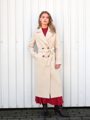 Kremowo-beżowy płaszcz wełniany z tkaniny strukturalnej. Dyplomatka. Zimowy płaszcz ocieplany.