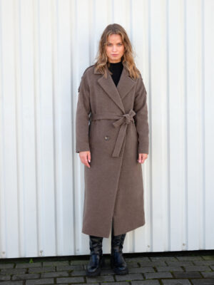 Zimowy, swobodny płaszcz damski z raglanowym rękawem. Wiązany. Jakość premium.