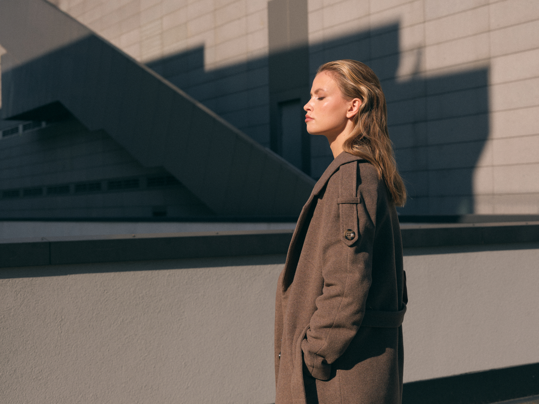 Luksusowe płaszcze damskie w jakości premium. Naturalne materiały. Tradycyjne rzemiosło. Rodzinna pracownia.