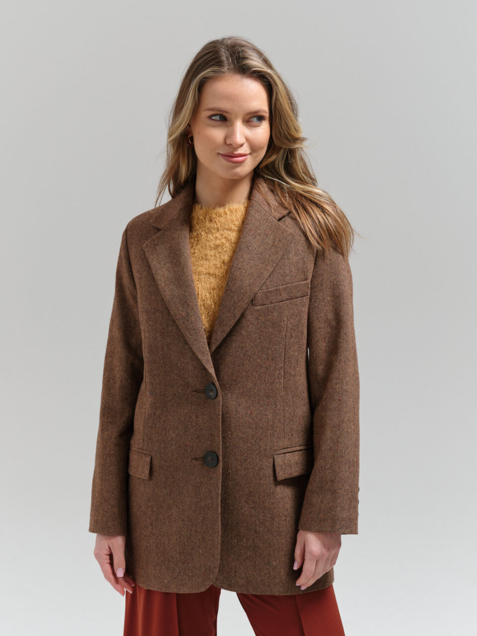 Tweedowa marynarka jednorzędowa brązowy melanż. Męski styl. Szlachetna tkanina wełniana z jedwabiem.