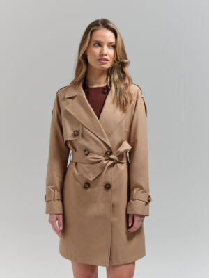 Beżowy, klasyczny trencz damski o długości do połowy uda. Swobodny, nowoczesny krój. Produkt premium.