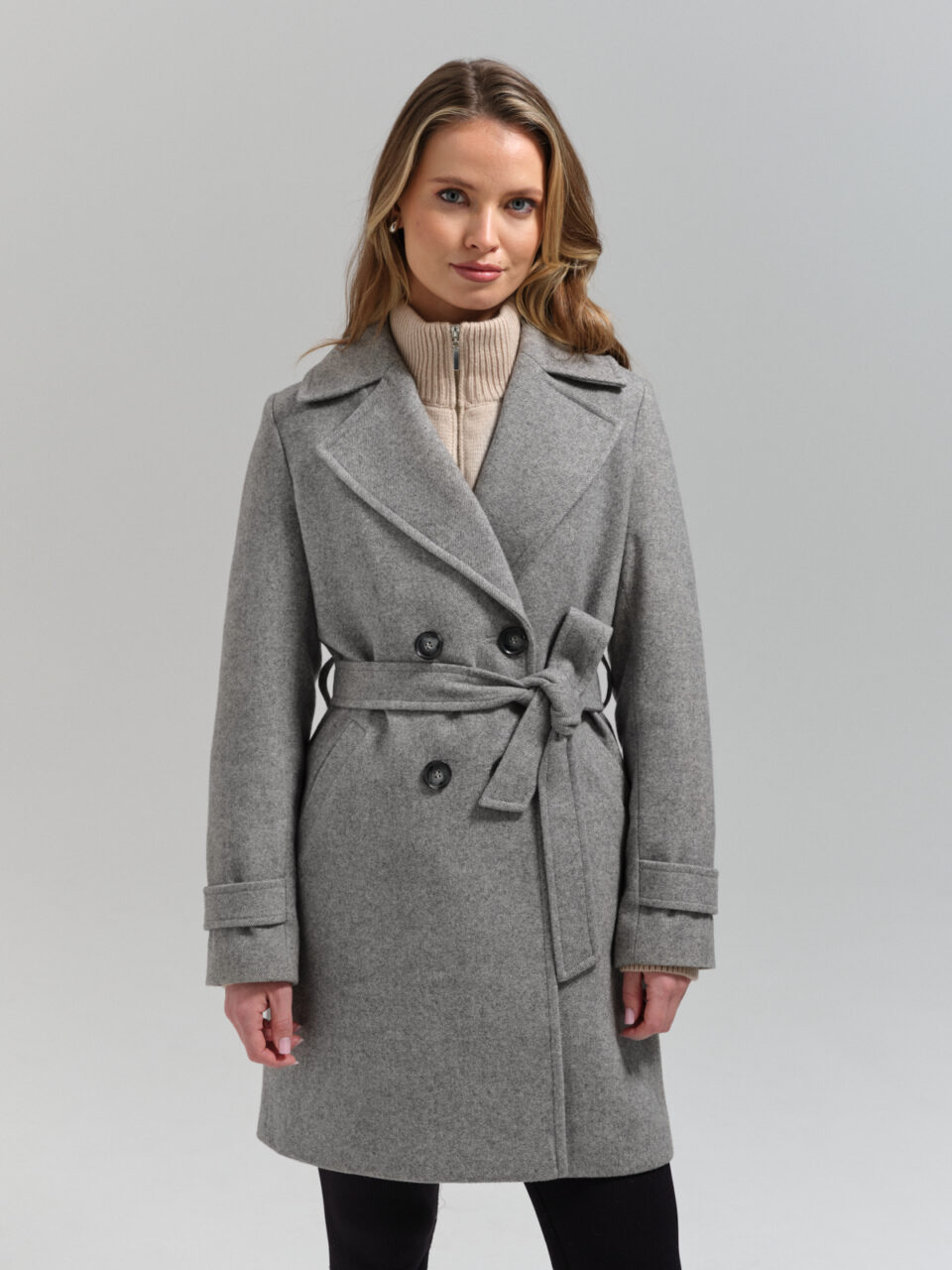 Dwurzędowy, krótki płaszcz z wełną szary diagonal. Wiązany, dopasowany krój.