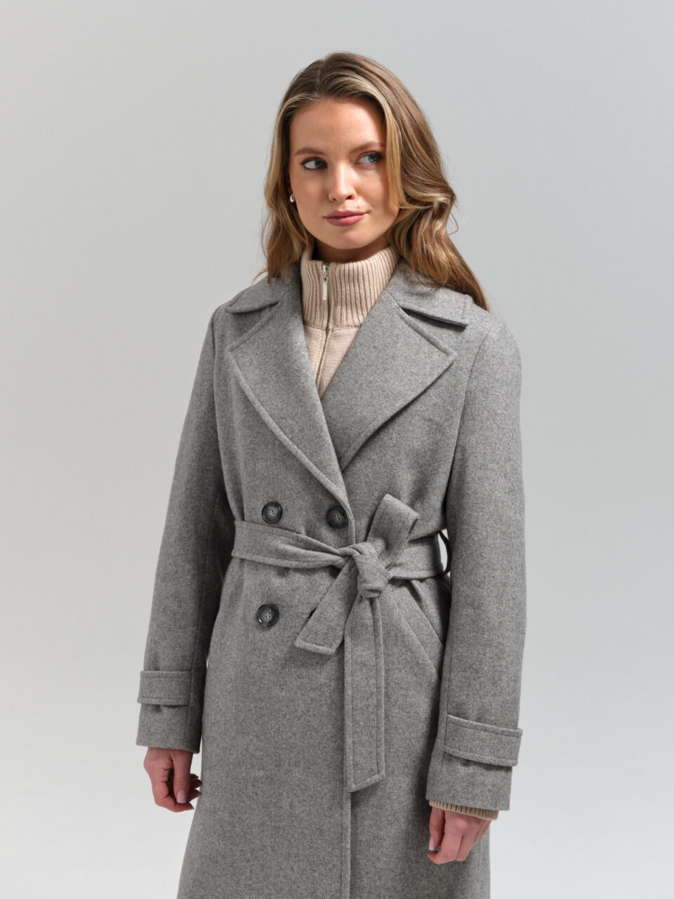 Przejściowy płaszczyk do połowy uda. Lekki, wygodny i stylowy. Szary diagonal.