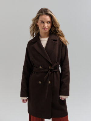 Czekoladowy wełniany płaszcz w średniej długości do połowy uda. Klasyka w nowoczesnym wydaniu. Świetna alternatywa dla trencza.