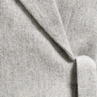 Jasnoszary - srebrzysto szary - odcień szarości bliski bieli.