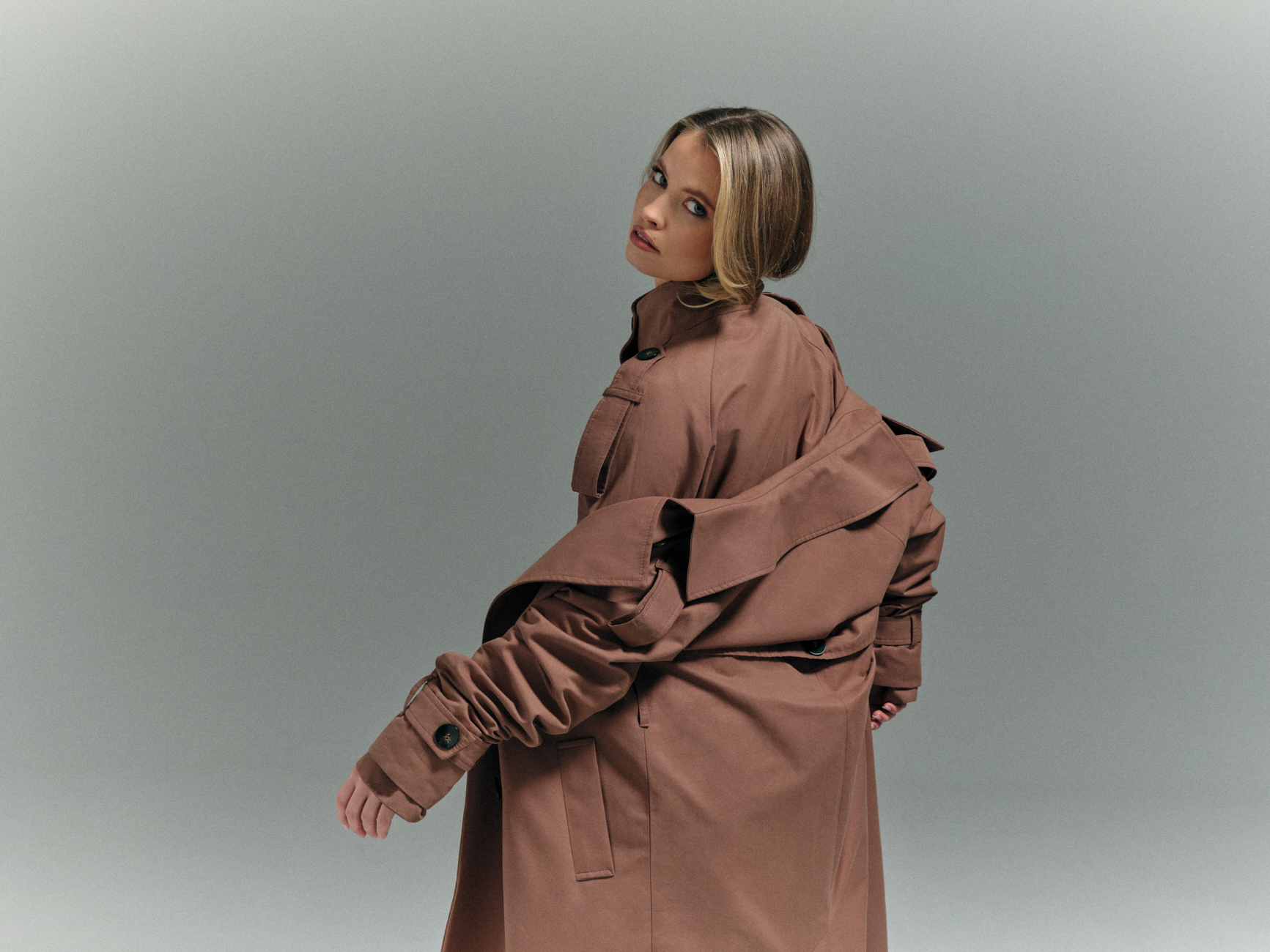 Nowa kolekcja płaszczy wiosennych, trenczy, marynarek wełnianych. Płaszcze i kurtki damskie szyte ręcznie w rodzinnej pracowni w Poznaniu.