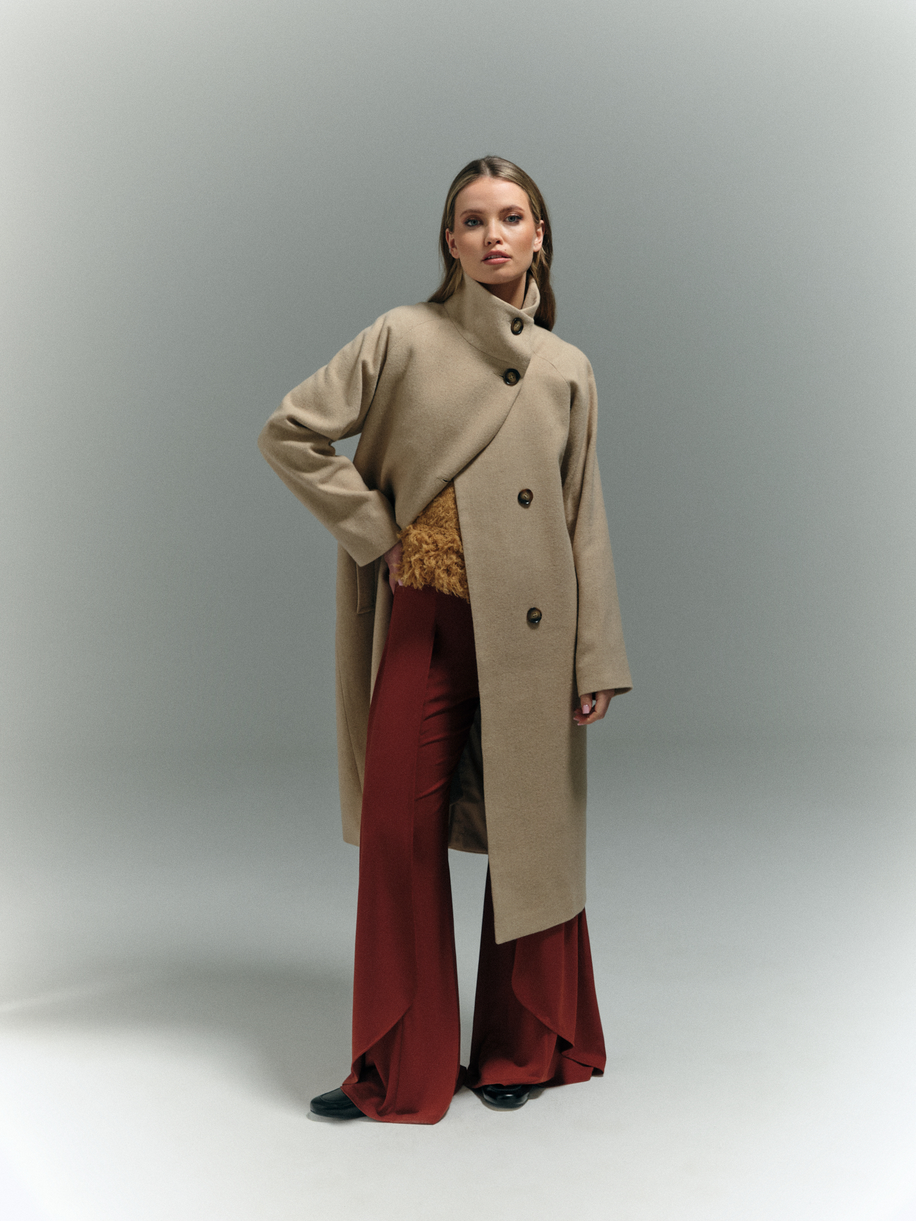 Przejściowy, płaszcz damski. Zrównoważona moda. Produkt premium.